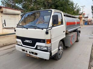 JMC 4x2 drive fuel tank truck 5 tons camión de combustible