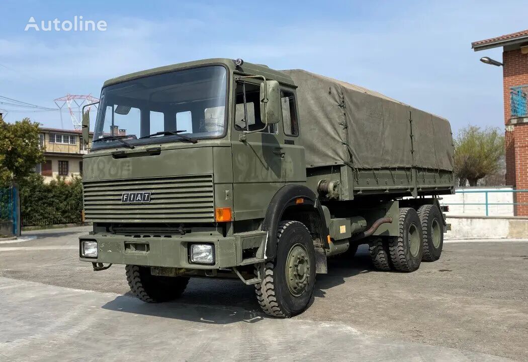 IVECO 260-35 camión toldo